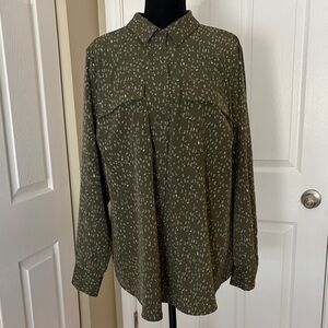 EVRI Women’s Olive Patterned Blouse with Front Pockets